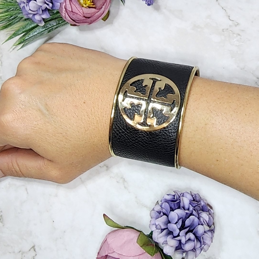 ✨️🆕️Chic Leather Medallion Cuff Bracelet